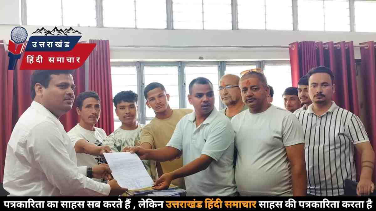 लापरवाही : पहली बारिश में गड्ढों से भर गई लाखों की सड़क ! डामरीकरण पर बड़ा बवाल , आखिर किसकी जेब में गया सरकारी पैसा ?